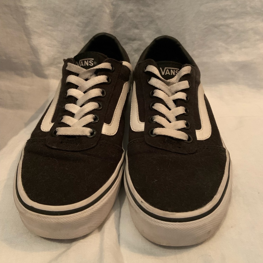 Skate shoes